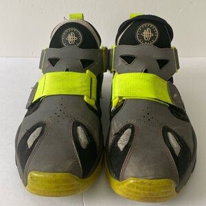 Nike air trainer Huarache men’s sz9 it# 554991-010